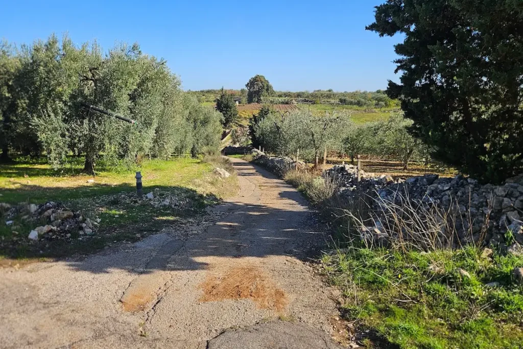 Valle d’Itria countryside connected by the Aqueduct cycle route in Puglia