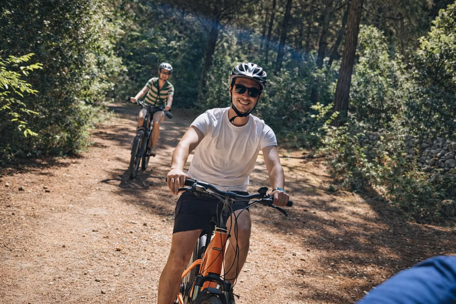 Couple riding e-bikes across Alta Murgia plateau during a self guided bike tour in Puglia